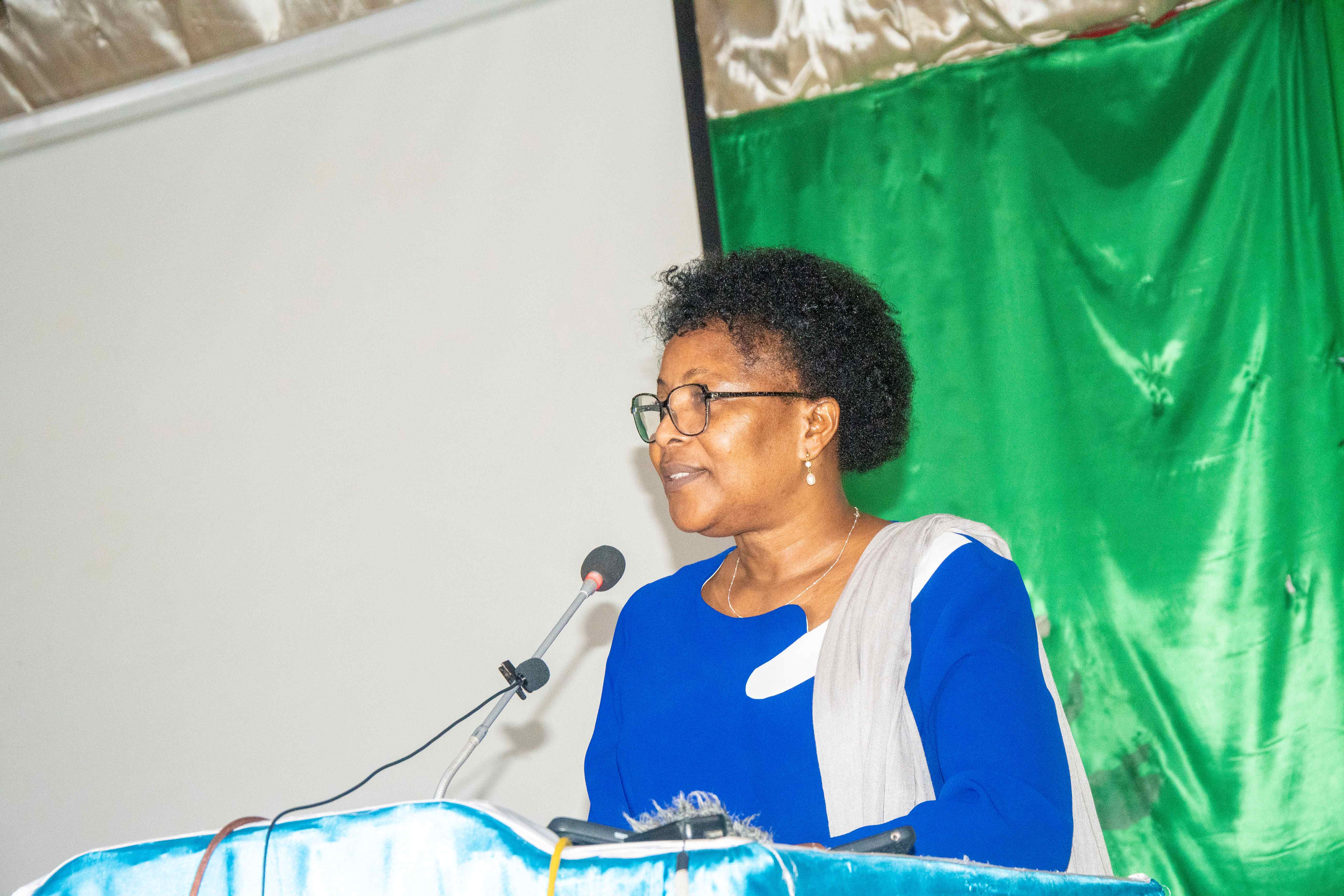 La Ministre de l'Enseignement Supérieur et de la Recherche Scientifique au lancement de la SNAE, campus UAC